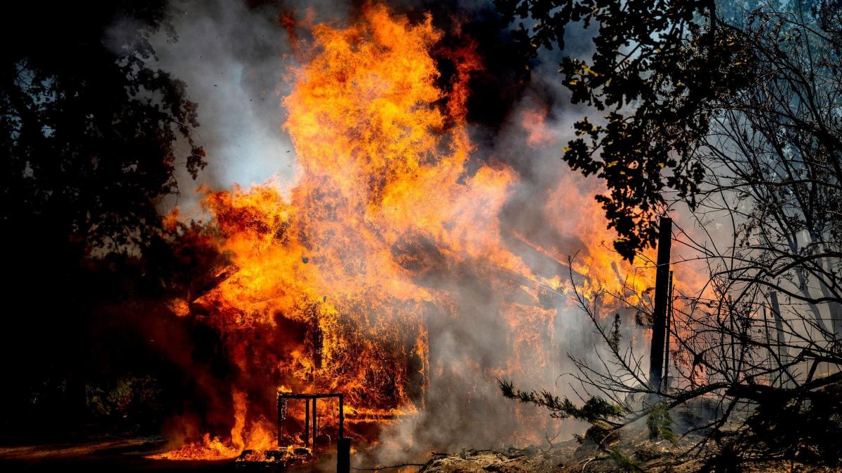 #Notfälle: Feuer nahe Yosemite bedroht mehr als 2000 Häuser
