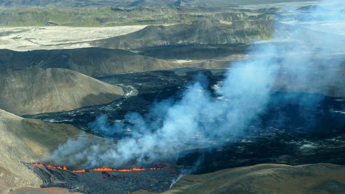 #Erdbeben: Vulkanausbruch auf Island – Lava sprudelt aus der Erde