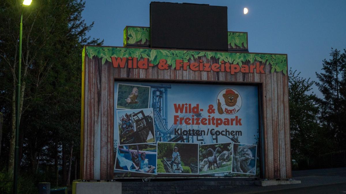 #Rheinland-Pfalz: Tod im Freizeitpark – 57-Jährige stürzt aus Achterbahn