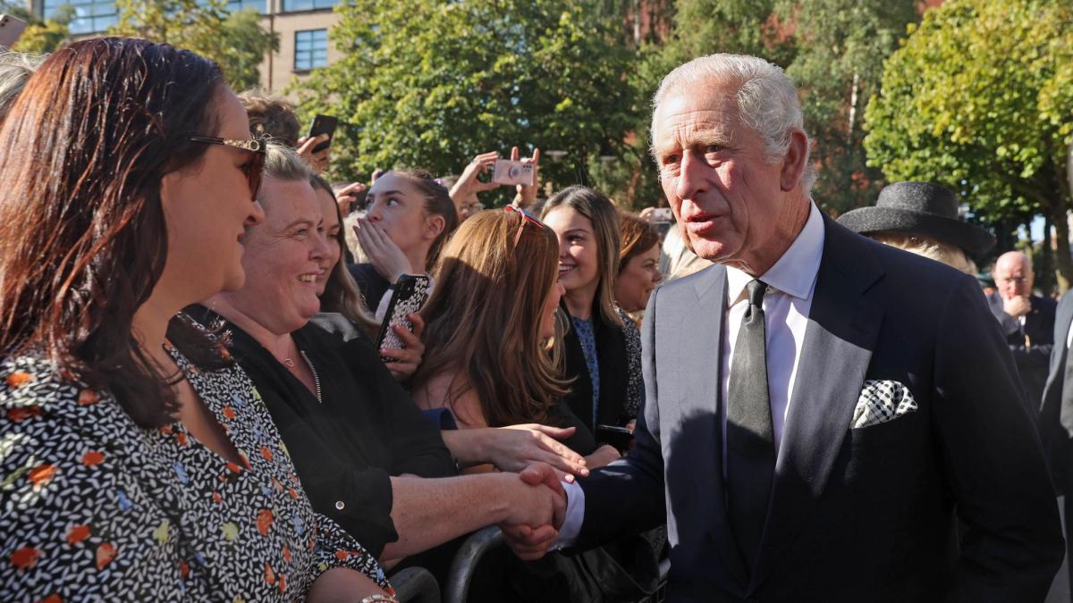 #Ablauf des Trauerzugs: Charles und Söhne geleiten Sarg der Queen zum Parlament