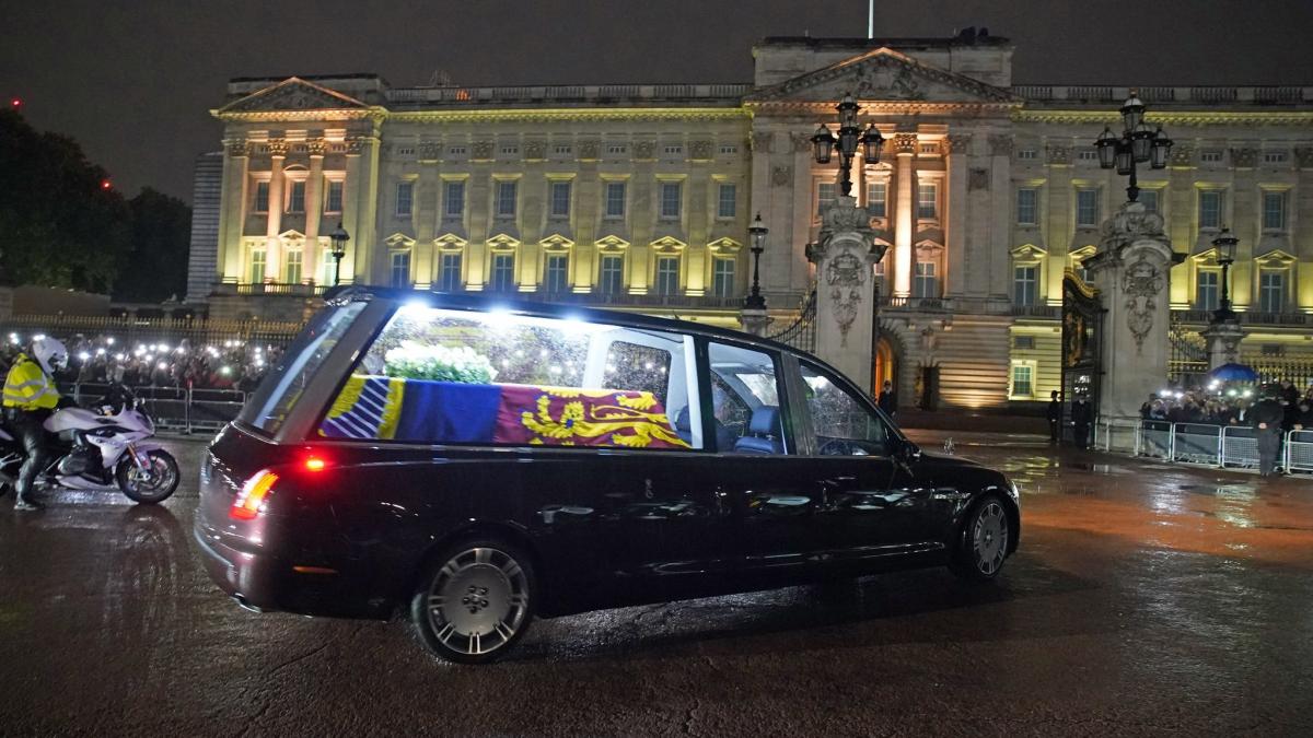 #London: Trauermarsch für Queen: Prozession von Palast zum Parlament