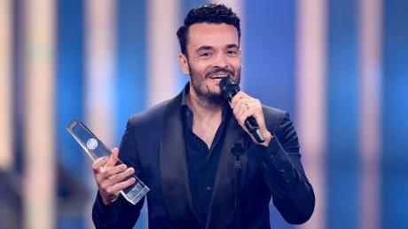 Giovanni Zarrella freut sich bei der Verleihung des Deutschen Fernsehpreises über die Auszeichnung in der Kategorie «Beste Einzelleistung/Moderation Unterhaltung».