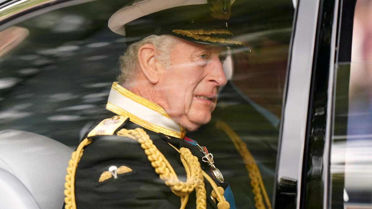 #Monarchie: Beifall für König Charles vor Staatsbegräbnis seiner Mutter