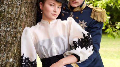 Devrim Lingnau als Kaiserin Elisabeth und Philip Froissant als Franz Joseph in der Serie «Die Kaiserin».