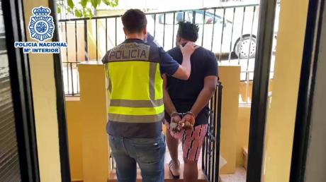 Die spanische Polizei hat auf Mallorca eine Bande von Liebesschwindlern zerschlagen, die via Internet zahlreiche Opfer in Deutschland und anderen Ländern Europas um insgesamt weit mehr als eine Million Euro betrogen haben soll.
