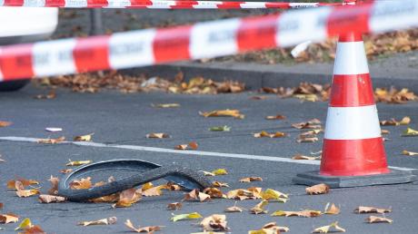 Nach dem Unfall in Berlin mussten sowohl die Radfahrerin als auch der LKW-Fahrer im Krankenhaus versorgt werden.