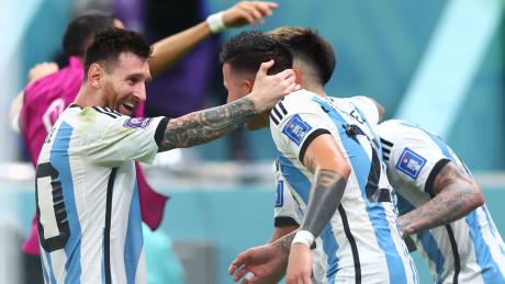 Trotz Fehlstart noch mittendrin: Lionel Messi (l.) und seine Argentinier treffen im WM-Viertelfinale auf die Niederlande.