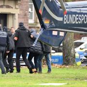 Die Bundesanwaltschaft hat am Mittwochmorgen mehrere Menschen aus der sogenannten Reichsbürgerszene im Zuge einer Razzia festnehmen lassen. Bundesweit gab es Durchsuchungen – auch im Landkreis Augsburg.