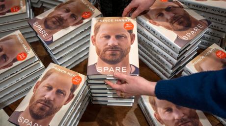 Seit Dienstag ist die Autobiografie von Prinz Harry im Buchhandel. 