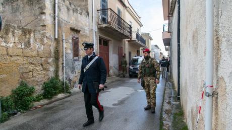 Die italienische Polizei und die Staatsanwaltschaft von Palermo haben weitere Verstecke des Cosa-Nostra-Kriminellen gefunden, in denen sich Wertgegenstände wie Schmuck und teure Klamotten befanden.