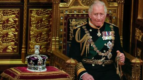 Weniger als zwei Wochen vor der geplanten Krönung von König Charles III. am 6. Mai 2023 haben Meinungsumfragen an der Begeisterung der Briten für ihr Königshaus Zweifel aufkommen lassen.