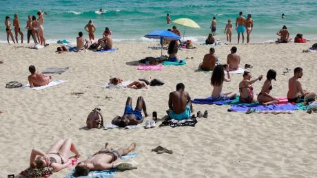 Am Strand von Palma auf Mallorca ist eine 83-jährige Urlauberin aus Deutschland ertrunken. 