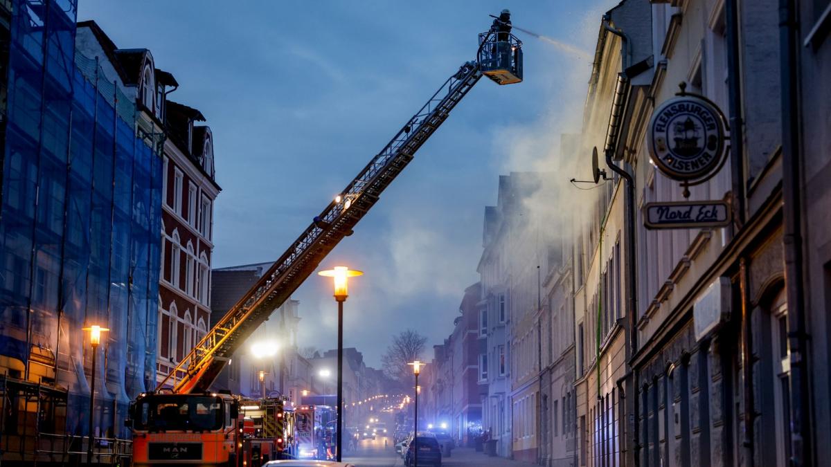 #Zwei Tote bei Brand in Mehrfamilienhaus in Flensburg