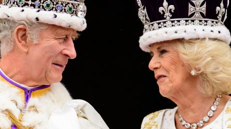 Gekrönte Häupter: König Charles III. und Königin Camilla auf dem Balkon des Buckingham-Palastes.