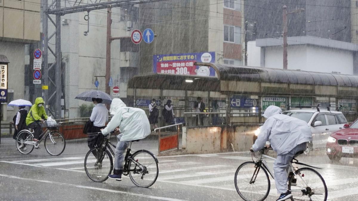 #Taifun überzieht Japan mit starkem Regen