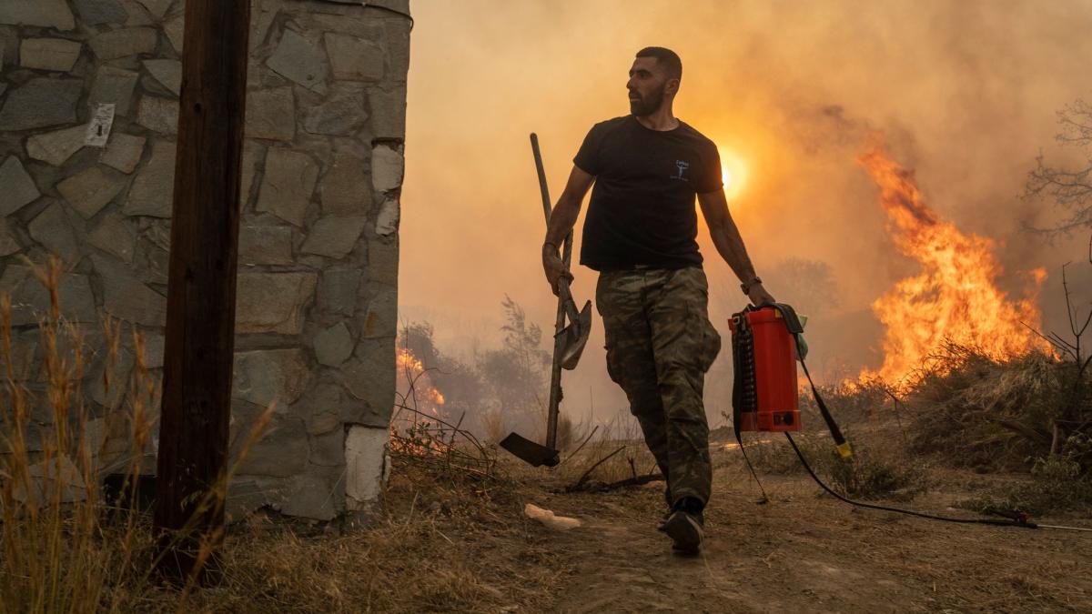 #Brände und Hitze dauern in Griechenland an