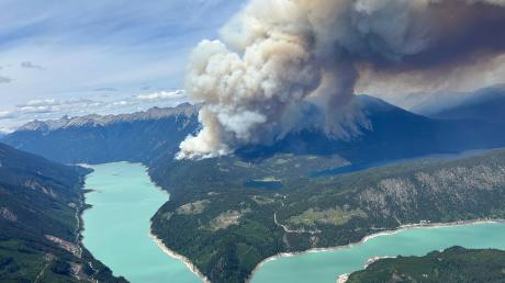 Waldbrände in der Nähe des Downton Lake im südlichen Teil von British Columbia.