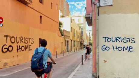 «Tourists Go Home»-Parolen im Künstlerviertel Vila de Gràcia in Barcelona.