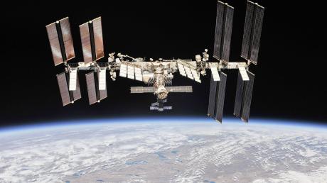 Tonnenschwere Trümmer in Form eines alten, ausrangierten Batterieblocks der ISS könnten am Freitag auf der Erdoberfläche einschlagen. 