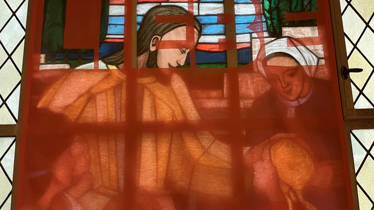#NS-Bezüge: „Arischer“ Jesus: Wiener Kirche verdeckt Glasfenster