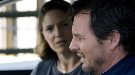 Frank (Felix Klare) und seine Frau Sabina (Patricia Aulitzky) in einer Szene des TV-Missbrauchs-Dramas «Wir haben einen Deal».