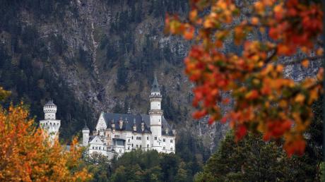 Eine Touristenattraktion als Tatort: Im Juni hatte ein Amerikaner am Schloss Neuschwanstein in Bayern zwei Touristinnen angegriffen - eine der Frauen überlebte die Attacke nicht. (Archivbild)