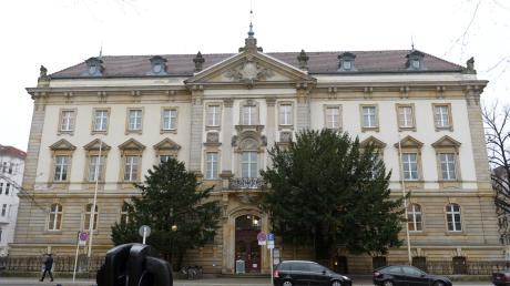 Beim Amtsgericht Berlin Charlottenburg ging von der Signa-Prime-Tochter ein Antrag auf Insolvenz ein. 