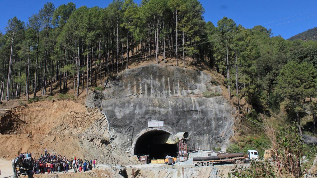#Erste Arbeiter aus eingestürtzem Tunnel in Indien befreit