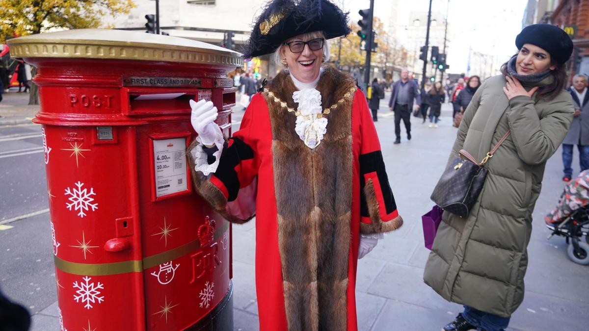 #“Singende“ Briefkästen stimmen Briten auf Weihnachten ein