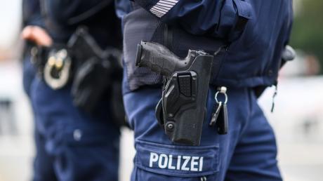 In Vöhringen kam es zu einem bewaffneten Raubüberfall auf einen Imbiss. Die Polizei sucht Zeugen.