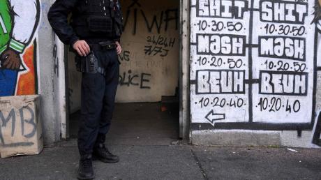 Die Generalinspektion der Nationalpolizei (IGPN) durchsuchte vor einer Woche die führende Abteilung der Kriminalpolizei von Marseille, die für die Aufdeckung der größten Drogengeschäfte zuständig ist.