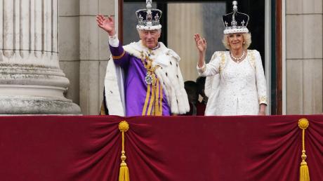 Da waren sie endlich König und Königin: Am 6. Mai 2023 folgte Charles III. seiner Mutter, Königin Elizabeth II. auf den britischen Thron. Seine Frau Camilla wurde zeitgleich zur Königin gekrönt. 