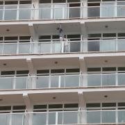 "Balkonspringen" wird auf Mallorca mit hohen Strafen geahndet. 