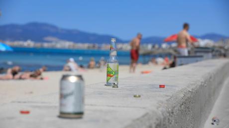 An manchen Orten auf Mallorca wird der Alkoholkonsum verboten. Die Strafen können Saftig sein.