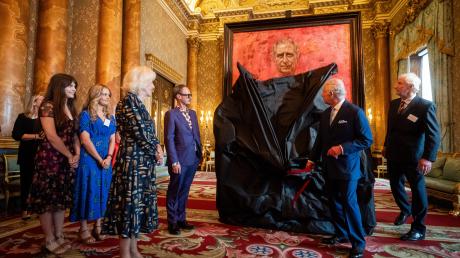 König Charles soll bei der Enthüllung seines Porträts "schockiert" gewesen sein. 
