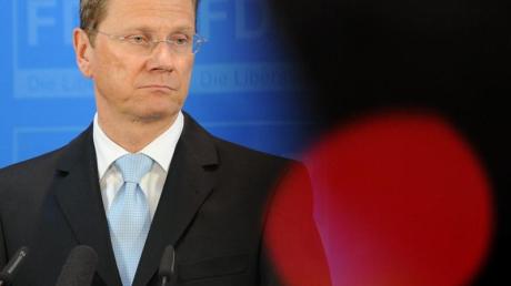 Nach massivem Druck aus den eigenen Reihen wird Parteichef Guido Westerwelle wohl seinen Stuhl als FDP-Vorsitzender räumen. dpa
