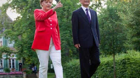Bundeskanzlerin Merkel zusammen mit Chinas Ministerpräsident Wen Jiabao im Garten der Villa Liebermann. 