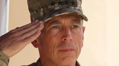 David Petreaus, hier im Sommer 2011 in Kabul, wird neuer Chef des Geheimdienstes CIA. dpa