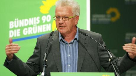 Der baden-württembergische Ministerpräsident Winfried Kretschmann wurde beim Landesparteitag der bayerischen Grünen in Bad Windsheim mit stehenden Ovationen empfangen.