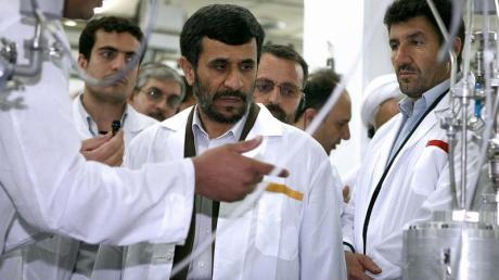 Der iranische Präsident Mahmud Ahmadinedschad besucht die Anlage zur Urananreicherung in Natans. Foto: ParsPix/Archivfoto dpa