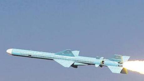 Der iranische Marschflugkörper „Ghader“ auf seiner Flugbahn.  