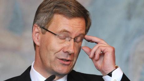 Immer mehr Bundesbürger wünschen sich den Rücktritt von Bundespräsident Christian Wulff. Foto: Peter Steffen dpa