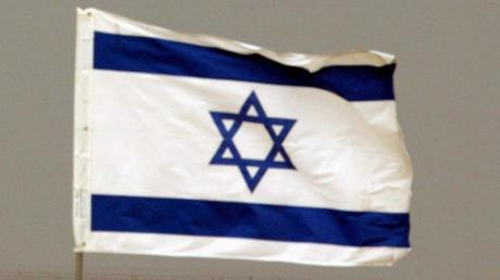 Bei Attentaten auf israelische Diplomaten werden vier Menschen verletzt. 