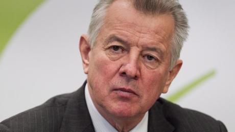 Ungarns Staatspräsident Pal Schmitt denkt trotz der Plagiatsvorwürfe gegen ihn "keinen Augenblick" an Rücktritt.