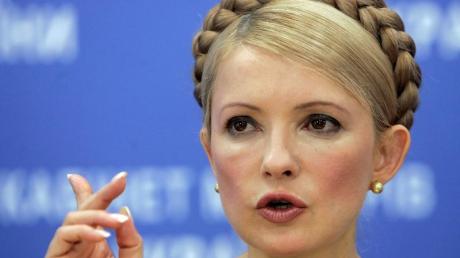 Julia Timoschenko scheint unter unerträglichen Rückenschmerzen zu leiden: Timoschenko, einstige Ministerpräsidentin der Ukraine, wurde vom Frauengefängnis offenbar heimlich in eine Klinik eingeliefert. 