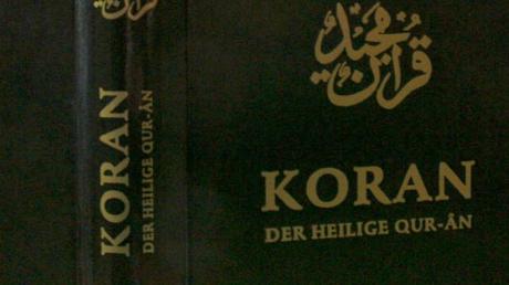 Nach Medienberichten wollen radikalislamistische Salafisten kostenlos 25 Millionen Koran-Exemplare an Nichtmuslime abgeben.