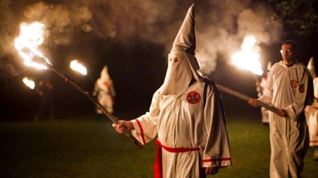 Weiße Roben: Ku-Klux-Klan wieder in Baden-WürttembergFoto: Jim Lo Scalzo/ Symbol dpa