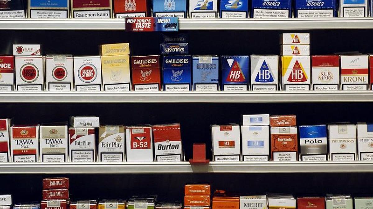 Nikotinsucht: Hohe Tabaksteuer: Immer weniger Menschen ...