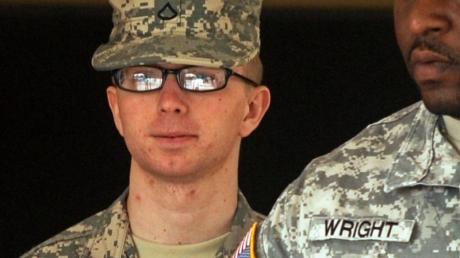 Wikileaks-Informanten Bradley Manning vor Gericht: Ab heute muss sich der 25 Jahre alte Obergefreite wegen mutmaßlicher «Unterstützung des Feindes» verantworten.