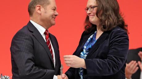Wiedergewählt mit mäßigem Ergebnis: SPD-Vize Olaf Scholz und Generalsekretärin Andrea Nahles in Leipzig.